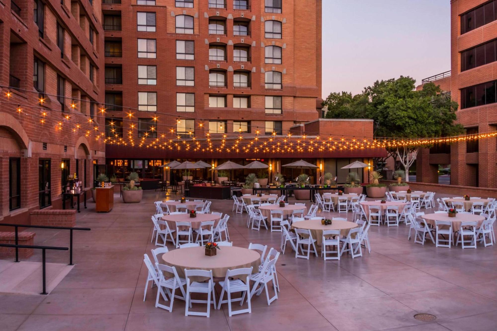 Отель Scottsdale Marriott Old Town Экстерьер фото